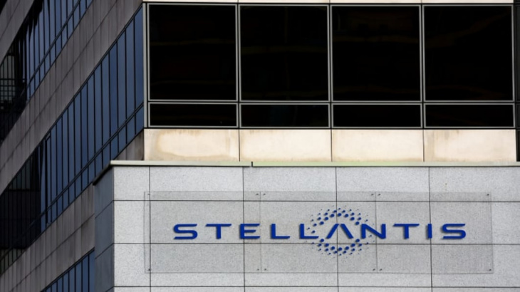 stellantis output in italy to fall in 2022 for a fifth year, union says
