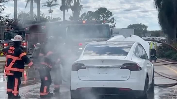 flooded teslas are catching fire in hurricane ian's wake