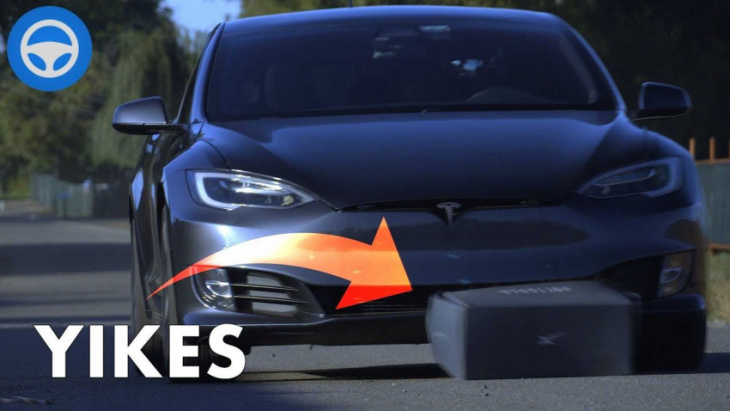 watch tesla full self-driving beta attempt to avoid various obstacles