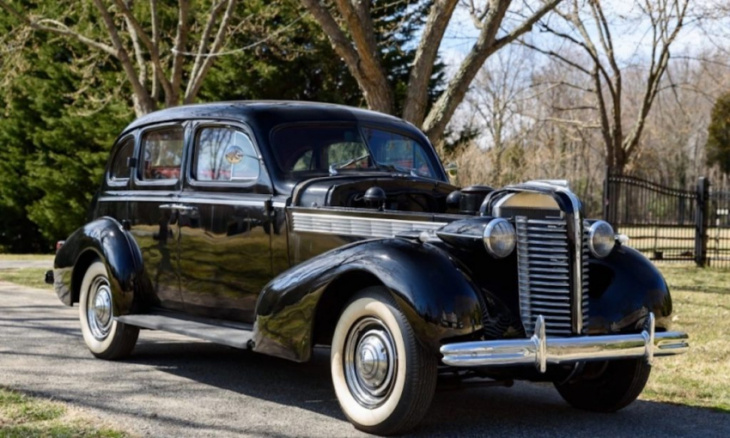 buick special 1938; the first car to be equipped with blinking turn signals