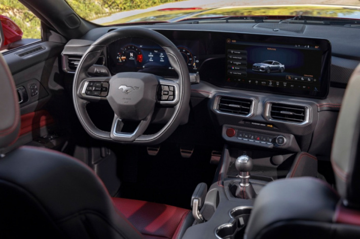 android, does the ford mustang have apple carplay?