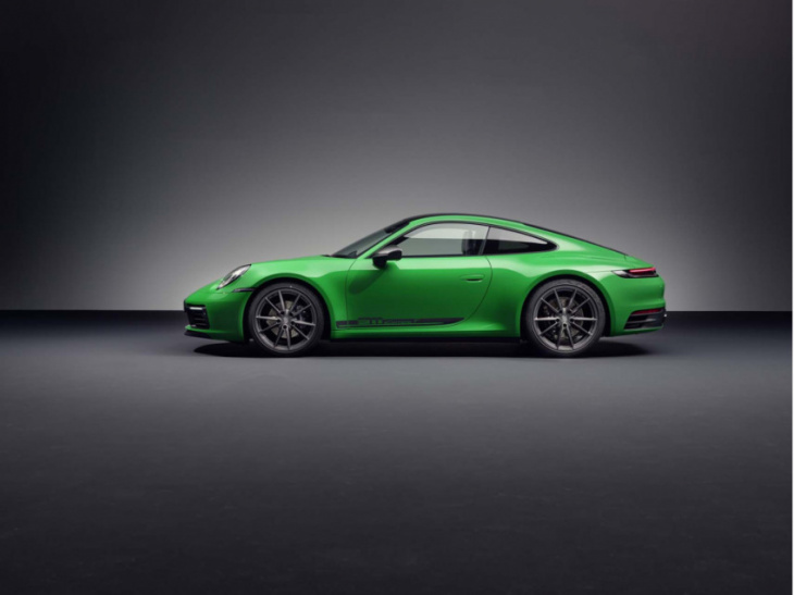 2023 porsche 911 carrera t sheds weight and aims for driving pleasure