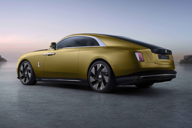 rolls-royce spectre debuts as brand’s first electric car
