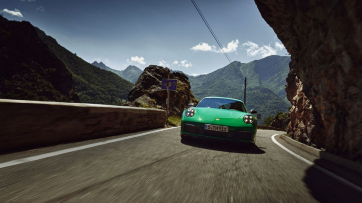 porsche 911 carrera t debuts as a weight-stripped option