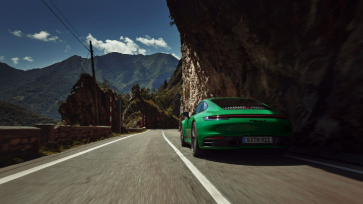 porsche 911 carrera t debuts as a weight-stripped option