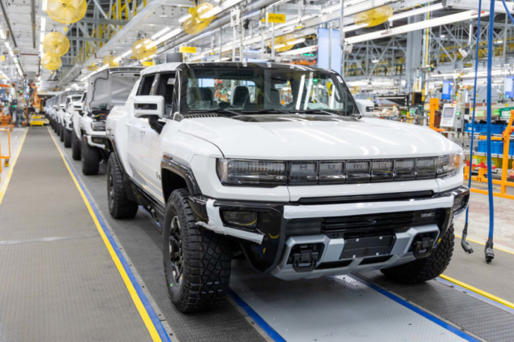 gm reportedly mulls mid-size hummer