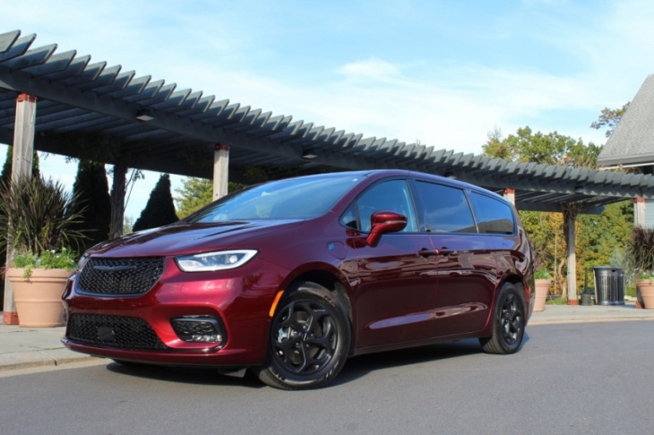 4 pros and 4 cons with the 2022 chrysler pacifica hybrid