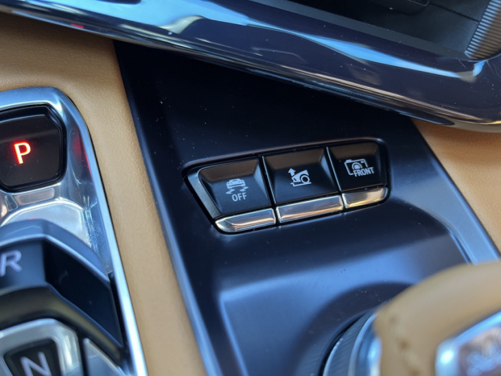 5 of the coolest features on the 2023 chevrolet corvette stingray