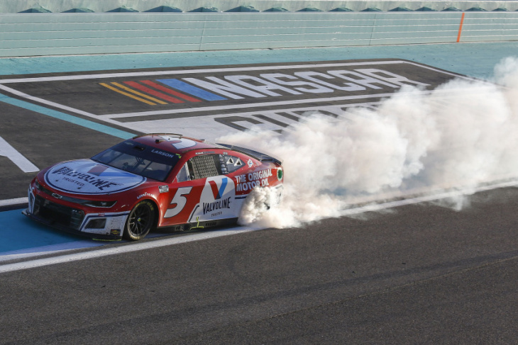 kyle larson takes one for the team, delivers nascar cup win at homestead