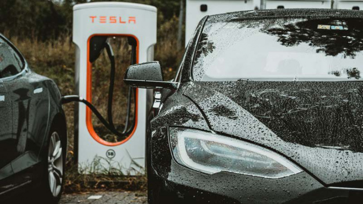tesla to build four new 15-bay super-charging stations as part of nsw funding deal