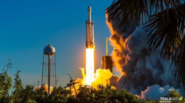 spacex assembles falcon heavy rocket for first launch in 40 months