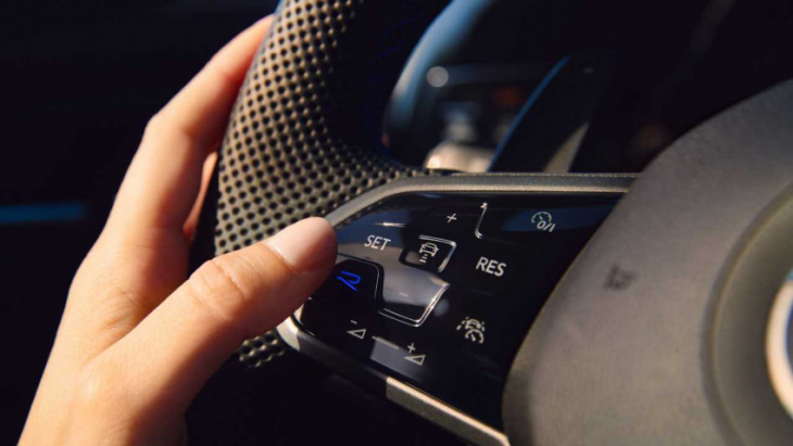 volkswagen to bring back push buttons on steering wheels