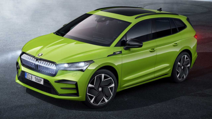 skoda enyaq rs iv debuts as electric performance suv with nearly 300 hp