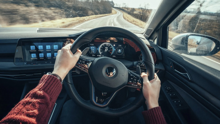 volkswagen is bringing back *real* steering wheel buttons