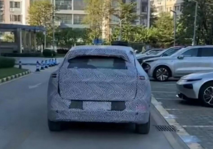 “affordable tesla:” xpeng’s new electric suv spotted, similar size and shape as model y