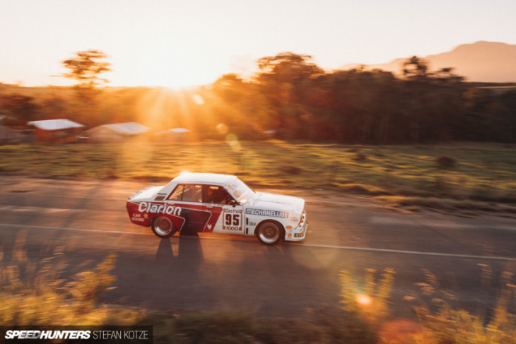 an stanza-shaped tribute to ’80s racing