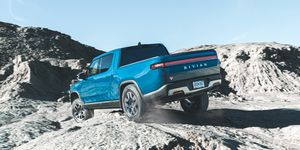 rivian r1t's troubled power tonneau is gone—at least for now