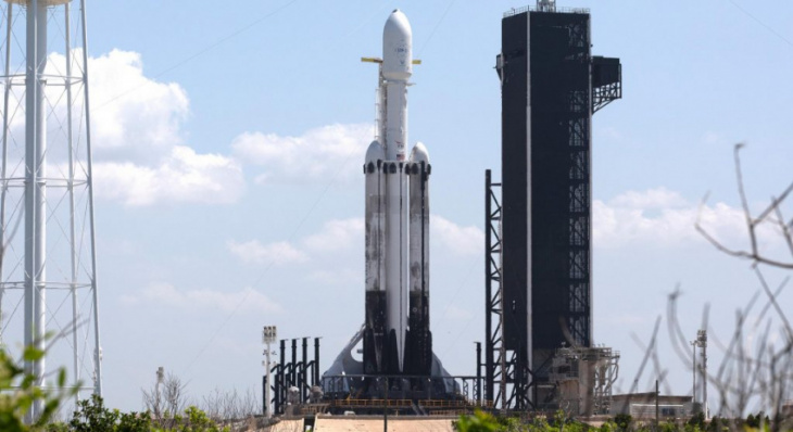 spacex falcon heavy rocket passes static fire test three years in the making