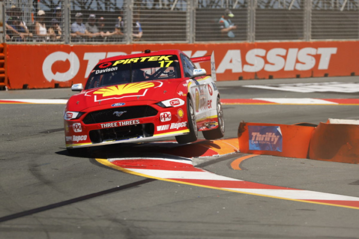 davison sets pace in supercars practice 1 on gold coast