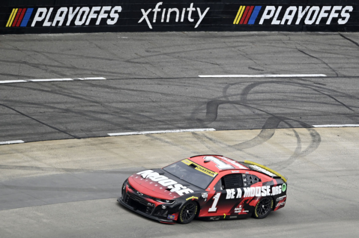 video: ross chastain's 1-in-a-million move to qualify for nascar championship 4