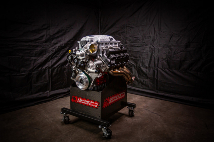 dodge adds 1,100-hp hellephant v-8, hurricane inline-6 to crate engine lineup