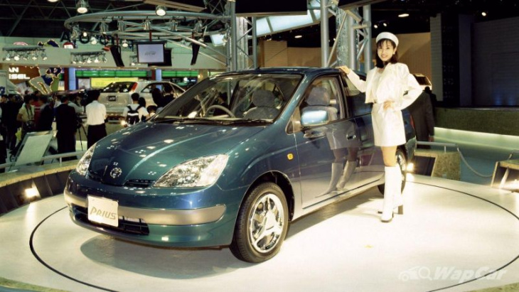 this iconic 1g honda insight once belonged to tun dr. mahathir, for sale at rm 38.8k