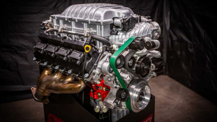 dodge unveils hurricrate and updated hellephant crate engines with 1,100+ hp