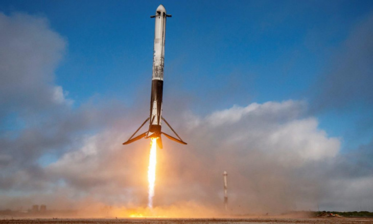 spacex’s falcon heavy rocket back in action after a three-year hiatus
