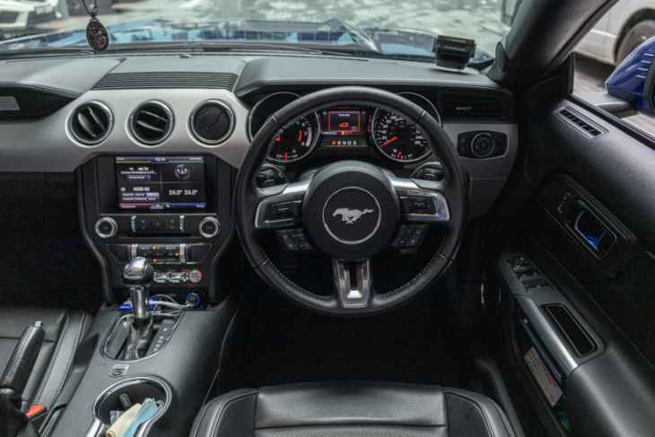 android, motorist car buyer's guide: ford mustang ecoboost convertible