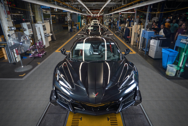 gm starts shipping first customer z06s with production scheduling set to resume!!!