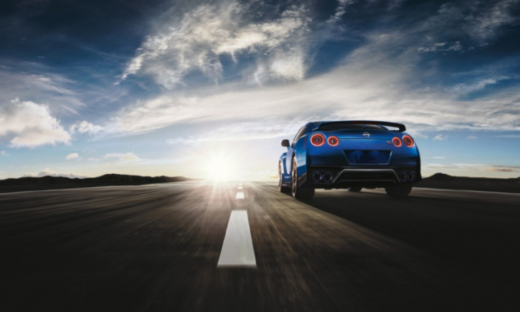 is a nissan gt-r faster than a dodge challenger hellcat?