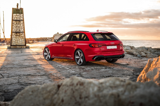 everything you need to know about the audi rs4 avant quattro