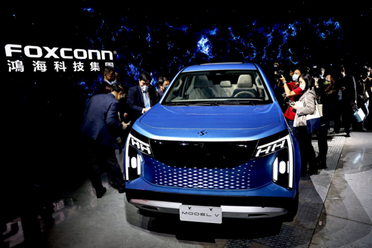 saudi wealth fund sets up electric car joint venture with foxconn