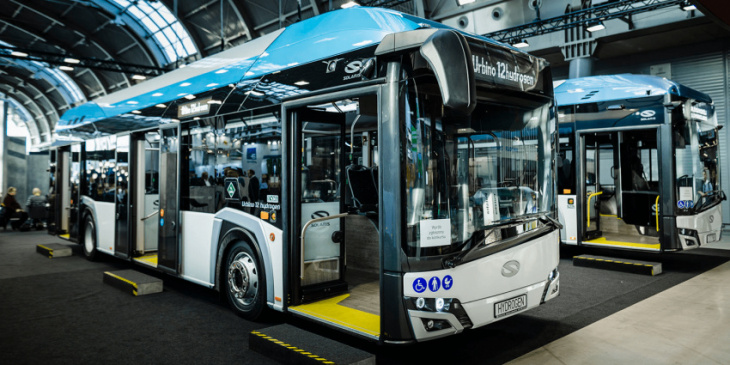 four hydrogen buses are heading to venice