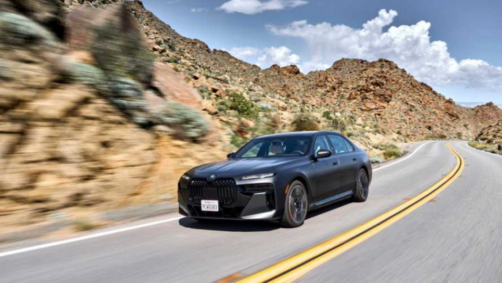 2023 bmw i7 xdrive60 first drive review: the (silent) transporter has arrived