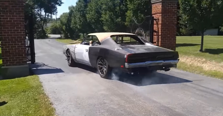 this kid swapped a hellcat motor in a 1969 dodge charger – driving & burnout