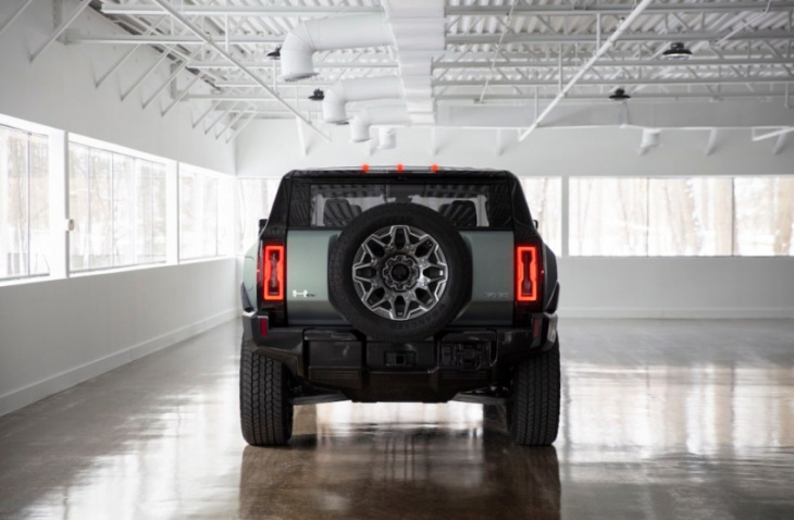 hummer ev taillights costs an overwhelming $6,100 without labor included