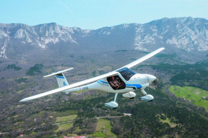 us uni student uses ford electric utes to charge his electric plane in “world first”