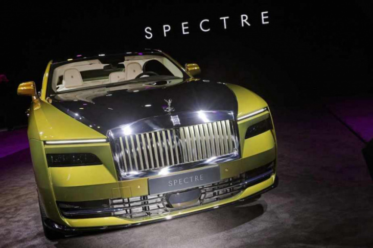 the rolls-royce spectre is ‘the world’s first ultra-luxury electric super coupe’