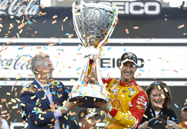 how joey logano captured his second nascar cup championship