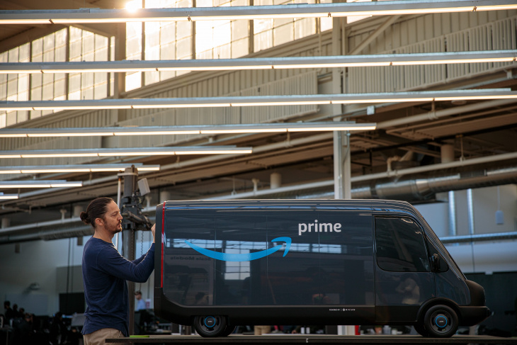 amazon, amazon now has more than 1,000 rivian electric vans making deliveries