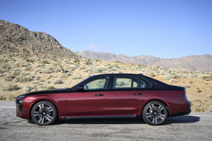 2023 bmw 760i xdrive: overshadowed by the i7 but still much improved