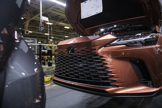 toyota starts canadian production of fifth generation lexus rx luxury suv