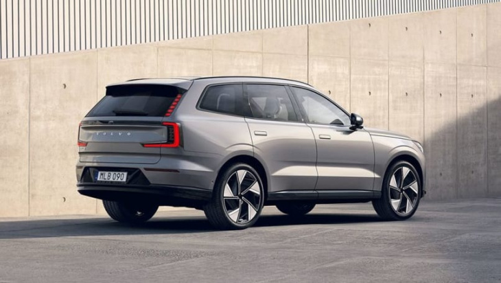 2023 volvo ex90 electric suv revealed, time to pull the plug on xc90?