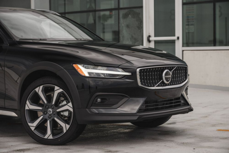 android, tested: 2023 volvo v60 cross country b5 goes against the crowd