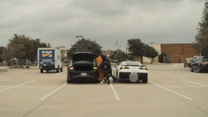 see brazen texas thieves steal chevy corvette wheel in 60 seconds
