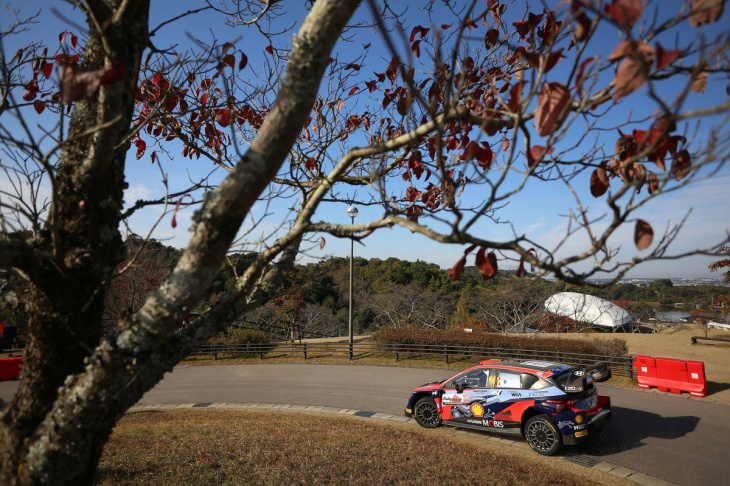 wrc japan: evans and neuville share lead after dramatic morning