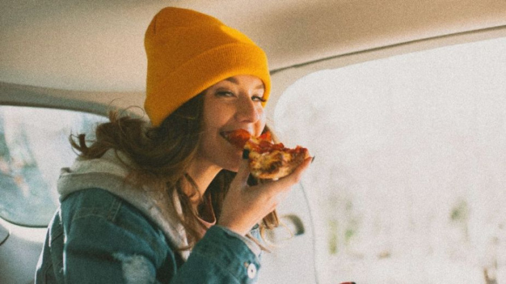 how to, how to eat food in a car without making a mess