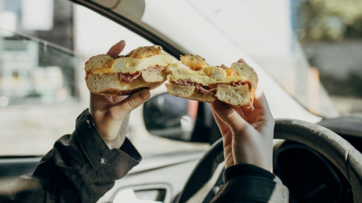 how to, how to eat food in a car without making a mess