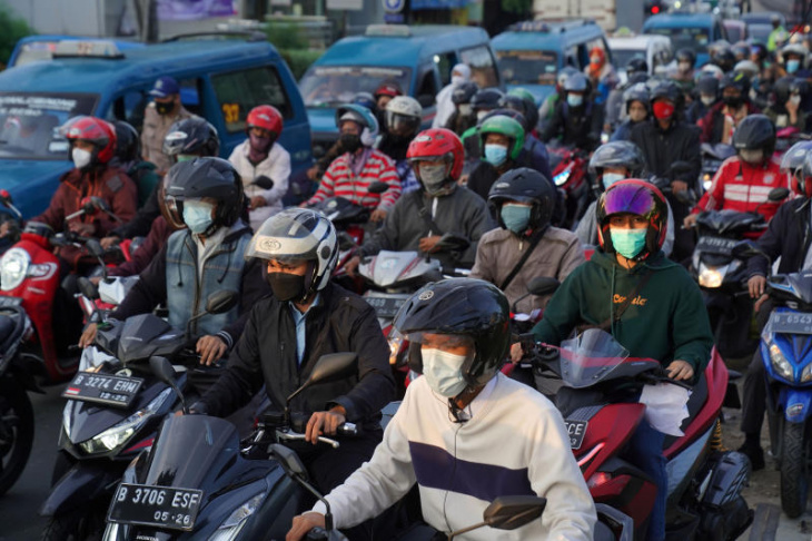 two-wheelers come first in indonesia’s electric vehicle strategy